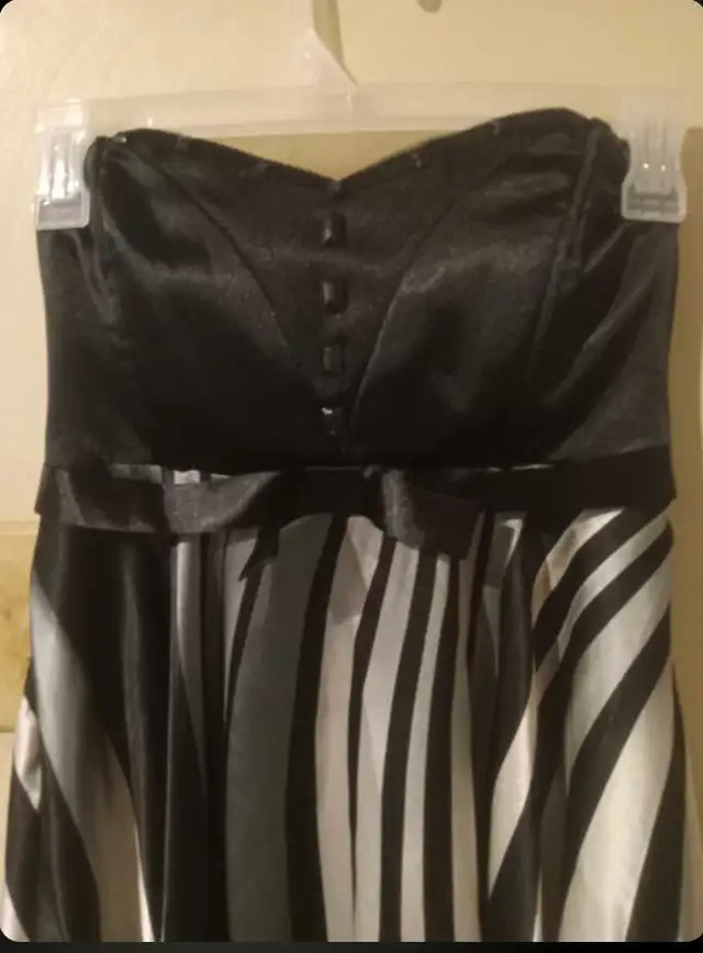 Strapless mini dress. Used 1 time! (Size: XS)62863730263427121