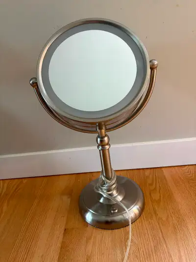 Magnifying two sided vanity mirror, electric lighted. 18 inch high . $20