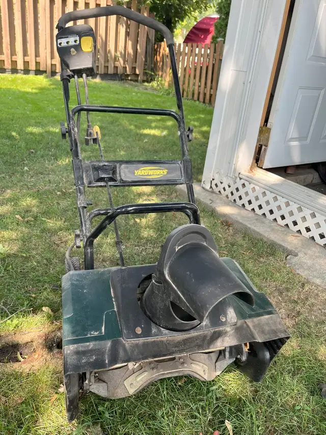 Souffleuse à neige électrique in Lawnmowers & Leaf Blowers in Laval / North Shore - Image 2