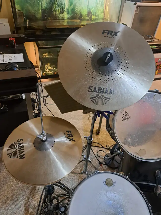 pearl Forum drumset in Drums & Percussion in Oshawa / Durham Region - Image 4