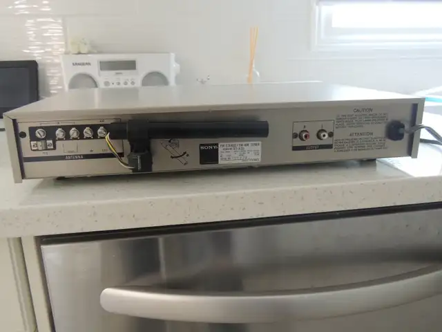 Sony ST-A35 AM/FM Stereo Analog Tuner, + AM loop antenna in Stereo Systems & Home Theatre in Mississauga / Peel Region - Image 9