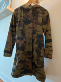 Manteau léger de style militaire