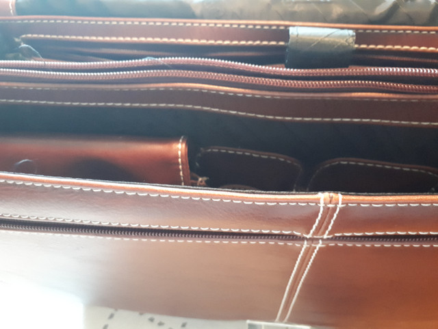 Leather computer carrying case in Laptop Accessories in Leamington - Image 2