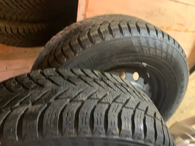 Nokian Hakkapeliitta pour Subaru Pneus hiver sur jantes in Tires & Rims in Saguenay - Image 4