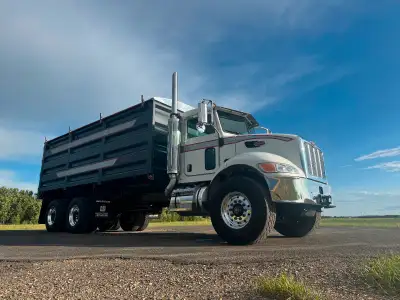 Peterbilt 335 With CBI Grain Box 72211km 6734hrs Cat C7 Diesel Engine Allison 3500RDS Transmission 1...