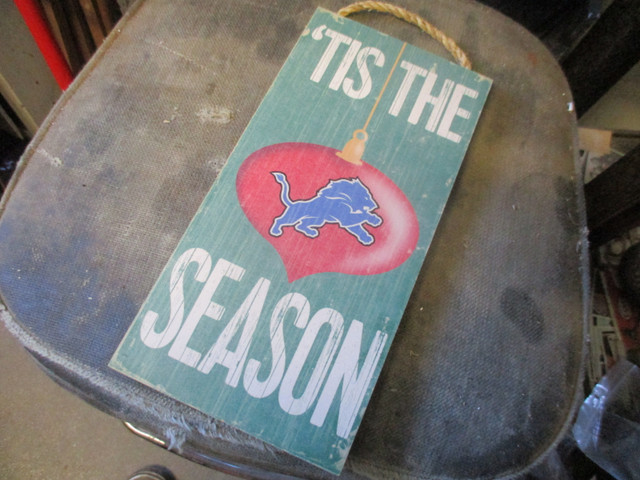 'TIS THE SEASON NFL DETROIT LIONS WOOD WALL SIGN $10. VINTAGE in Arts & Collectibles in Winnipeg