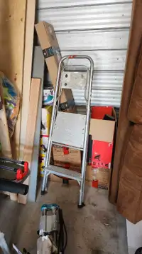 2 step painting ladder