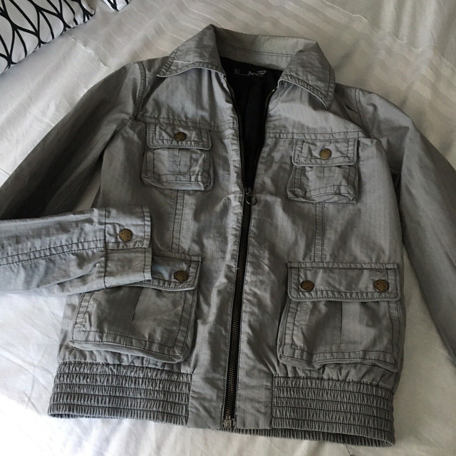 Grey jacket from Zara dans Femmes - Hauts et vêtements d'extérieur  à Ville de Montréal