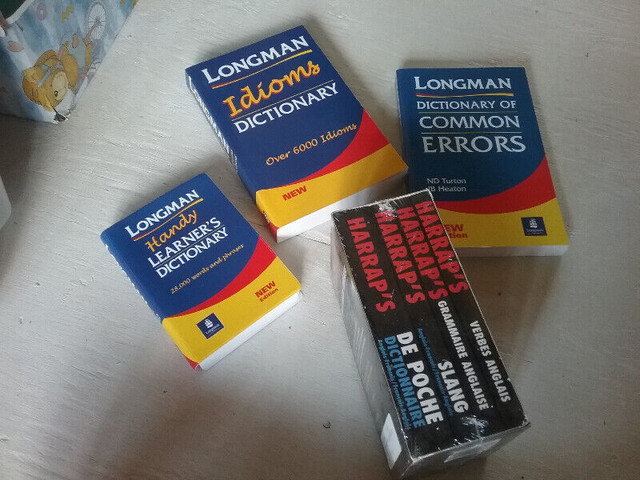 Lot de dictionnaires pour apprendre l'anglais à vendre neuf dans Manuels  à Lévis