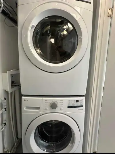 Located in a quiet neighborhood in North York with convenient access to DVP, 401 and City transit. L...