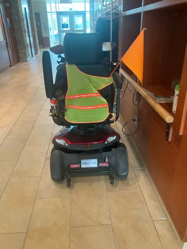 Scooter for sale in Road in Ottawa - Image 7