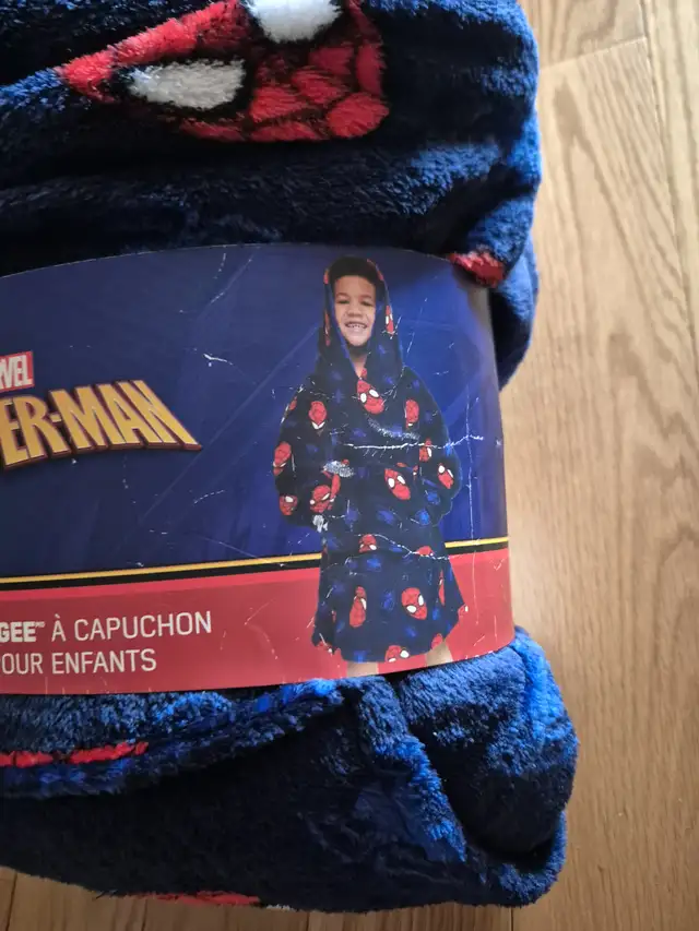 Brand new childrens spiderman hooded lounger in Toys in Markham / York Region - Image 3