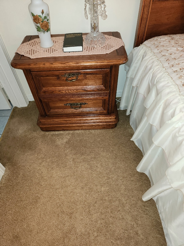 Beautiful complete bedroom set mint condition  in Dressers & Wardrobes in Mississauga / Peel Region - Image 2