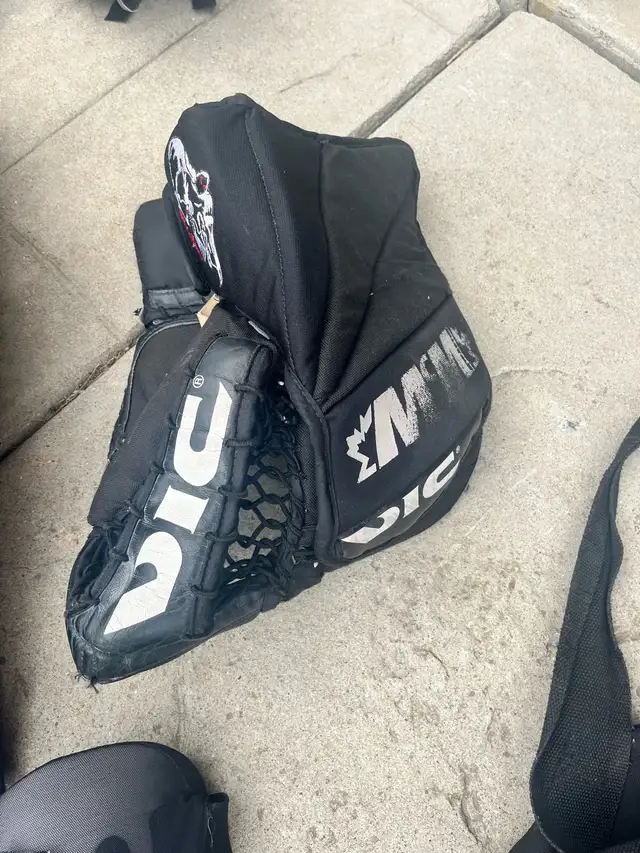 Hockey Goalie Equipment  in Hockey in Stratford - Image 5
