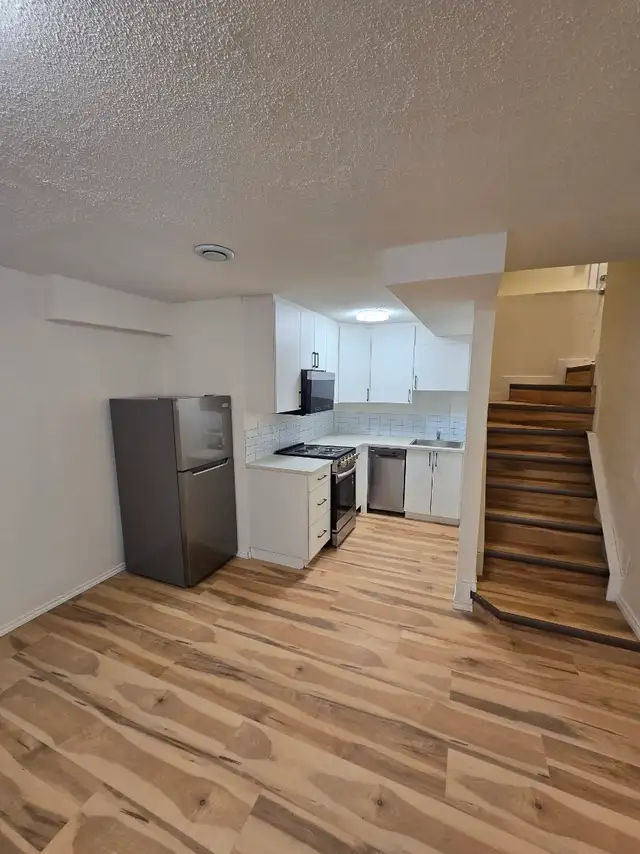 TERWILLEGAR SUITE FOR RENT (MOVE IN READY)