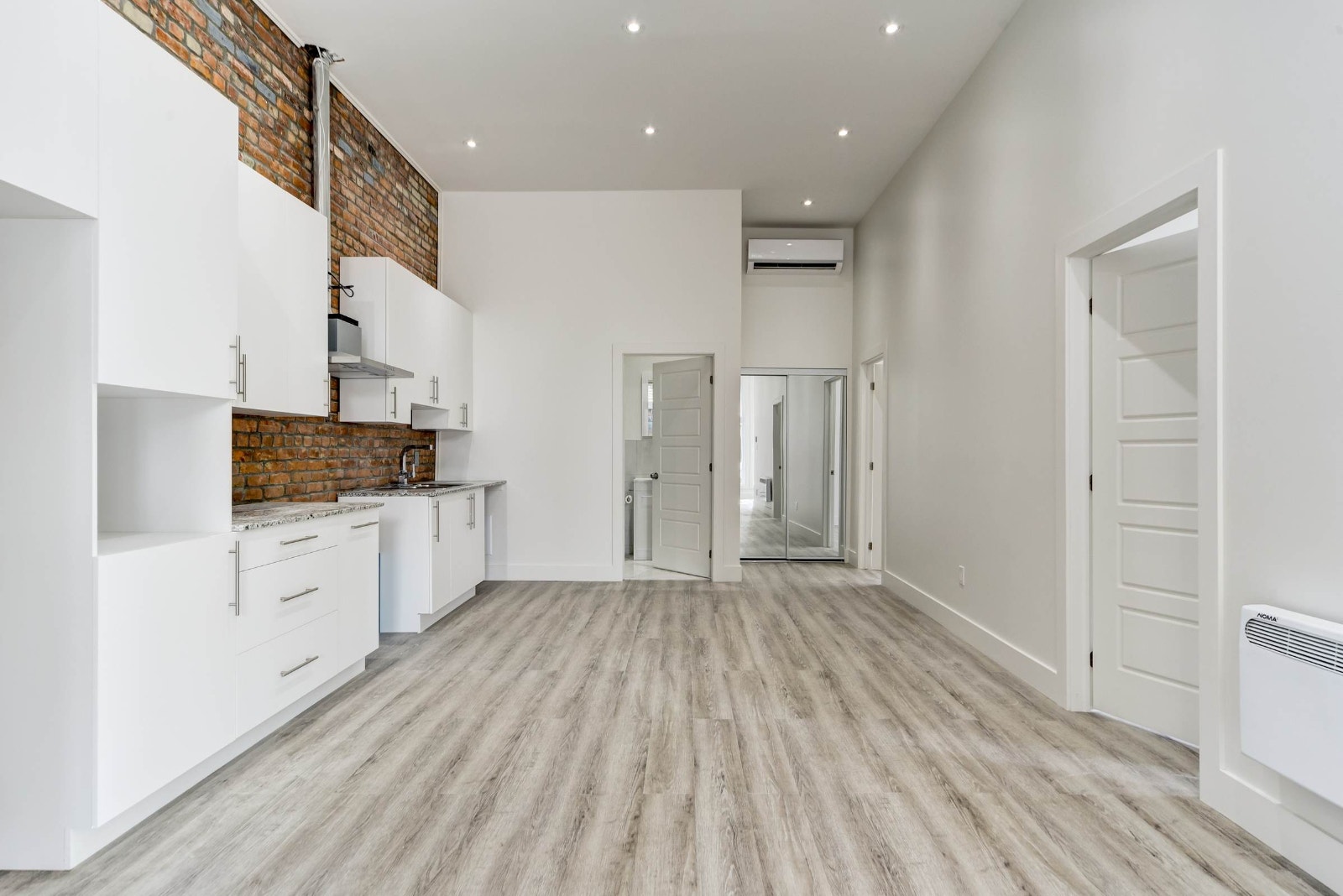 $851 / 4br - 1900ft2 - Logement disponible pour le 1er octobre — photo 2