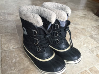 Boys or kids Sorel boots size 2 in good condition