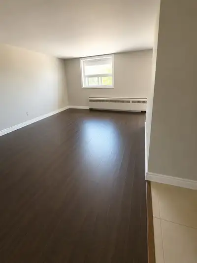 Location: 1267 Weston Road, York, Ontario (Toronto) Bright and well maintained 1 bedroom, 1 bathroom...