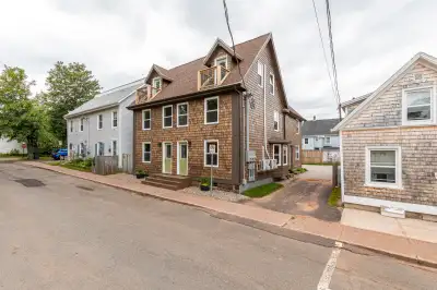 Great one bedroom apartment with a unique, 3 story set up. The layout gives you a main floor living...
