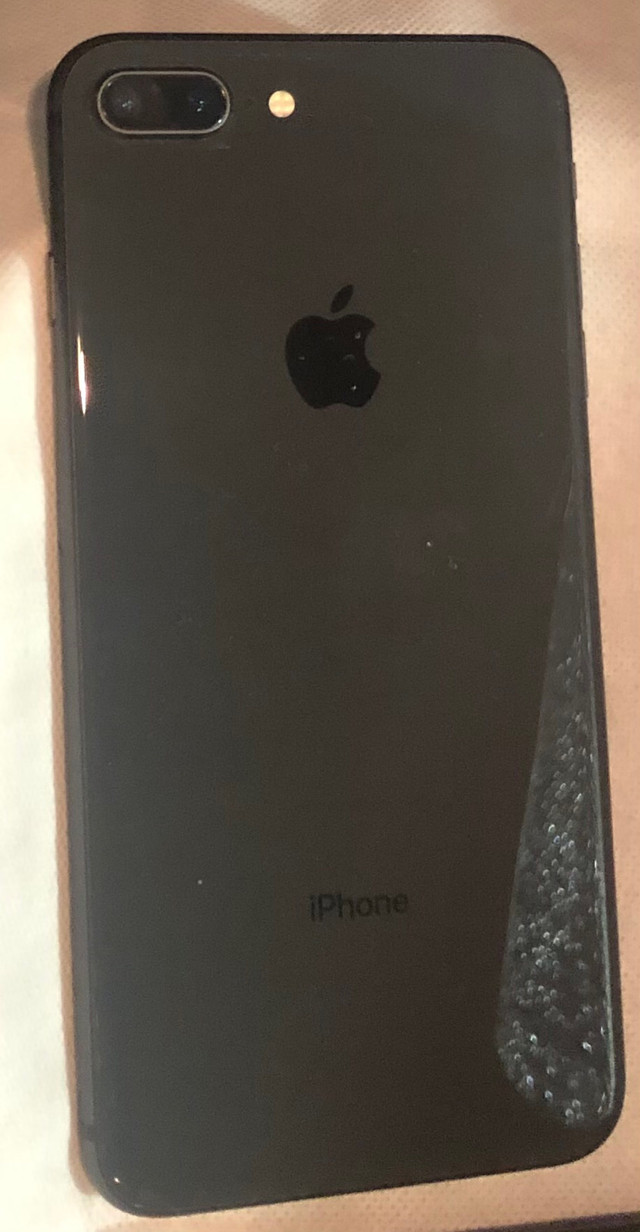 iPhone 8 Plus 64 GB - Black in Cell Phones in City of Halifax - Image 2