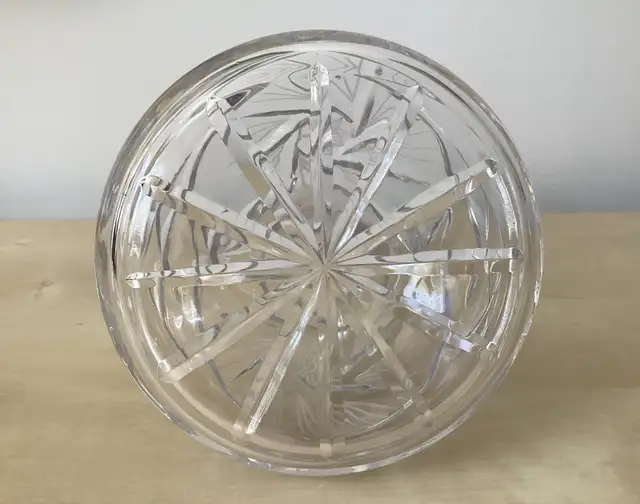 Vintage Heavy Cut Crystal Pinwheel Whiskey Wine Decanter in Kitchen & Dining Wares in West Island - Image 8