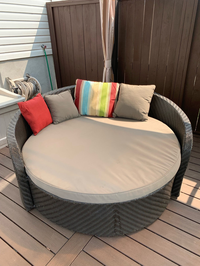 Daybed, moon bed, big chair in Patio & Garden Furniture in Kingston
