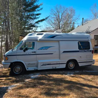 Dodge ram 35oo liesure travel,wide body.new generater in2015.fridge july2023.swival seats.electric b...