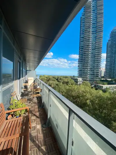 1 bed1 bath1den (private) in 2bed2bath condo PARKLAWN