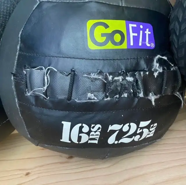 Wall Balls - 8-16lbs in Exercise Equipment in Terrace - Image 6