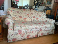 Lovely floral Lazyboy love seat/sofa