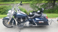 Harley Road King 2012 et remorque Road Dog les 2 excellent état