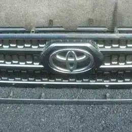 Grille de plastique pour pickup Toyota Tacoma 2017 in Auto Body Parts in Longueuil / South Shore - Image 2
