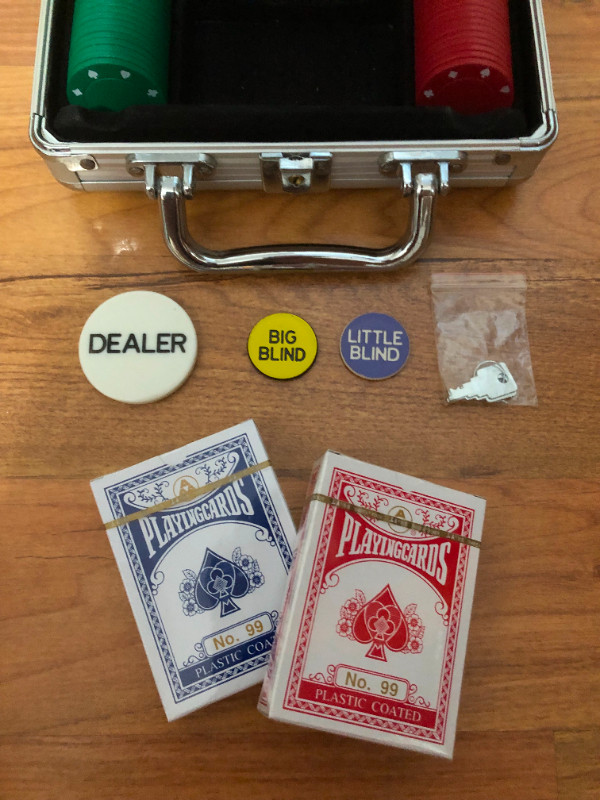 MALLETTE DE JEU POKER NEUVE AVEC JETONS ET 2 JEUX DE CARTE- 50$ dans Art et objets de collection  à Laval/Rive Nord - Image 3