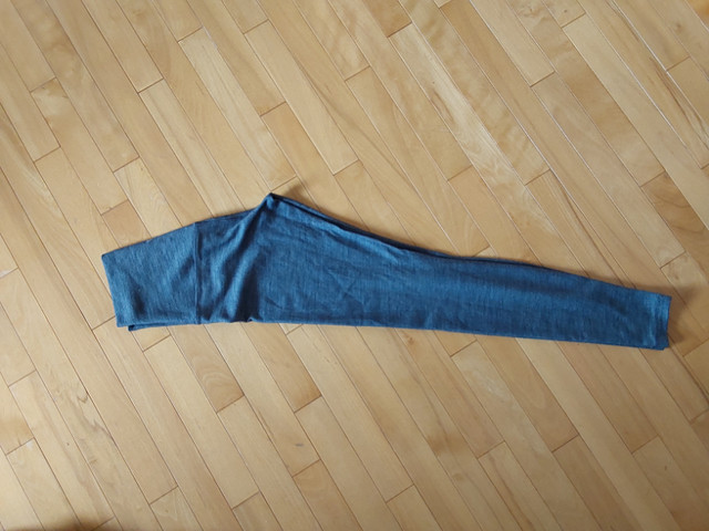 LULULEMON  women's grey pants in Women's - Bottoms in Edmonton - Image 4