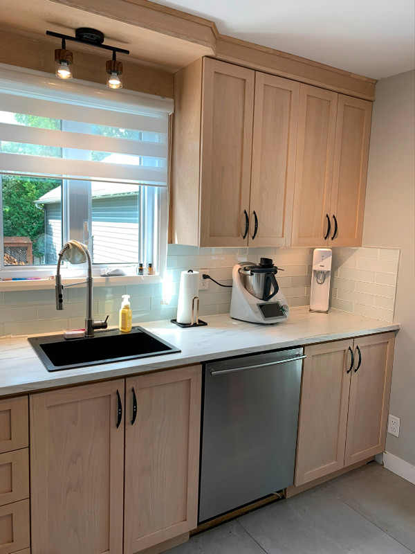 Cuisine complète en chêne démontée + et lavabo compris