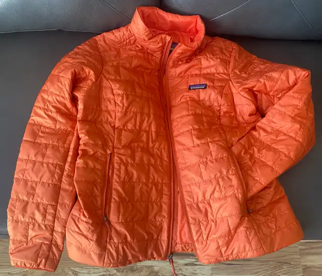 Patagonia Nano Puff Women’s L - free shipping in Women's - Tops & Outerwear in St. Albert - Image 3