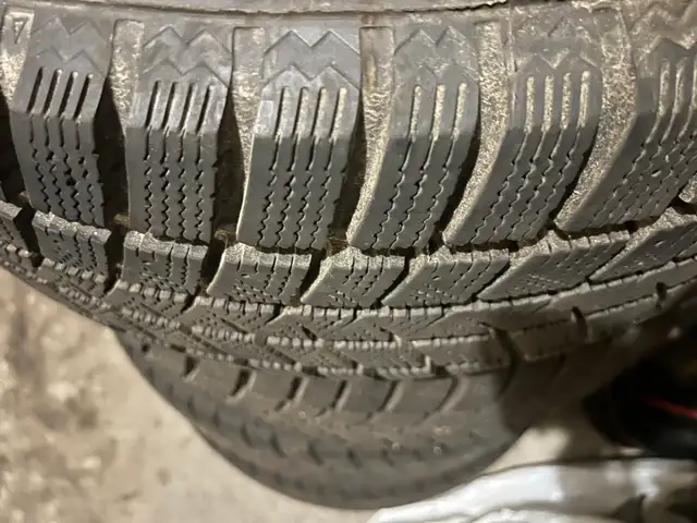 Winter Command Goodyear Tires & Rims 18 inch. Like New. in Tires & Rims in Mississauga / Peel Region - Image 7