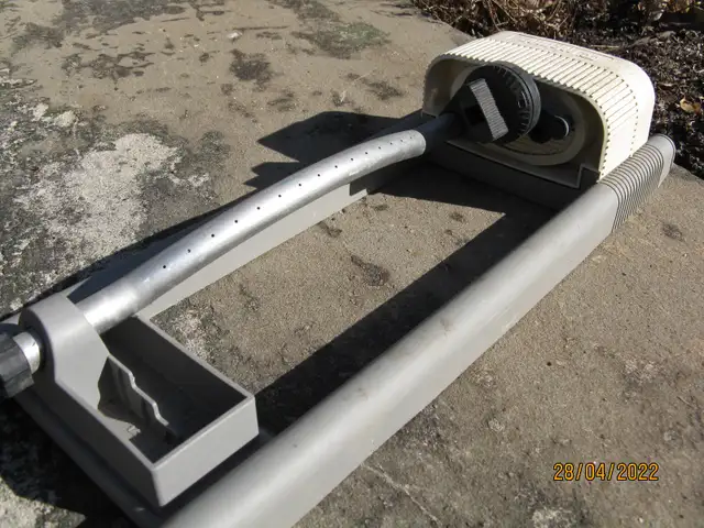 Arrosoir a Pelouse in Plants, Fertilizer & Soil in Granby - Image 6