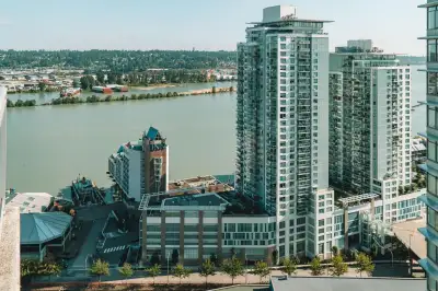 Modern 2b, 2bath, in Heart of New West, with Great Views
