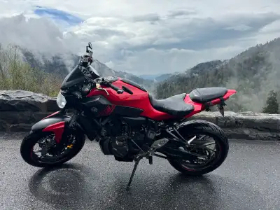 49600 KM Modifications: Leviers courts pour clutch et freins Bar end mirrors (CRG arrow) Feu avant L...