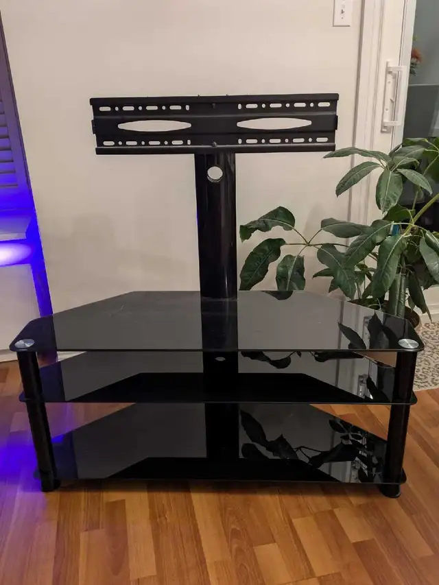 Corner TV Stand in TV Tables & Entertainment Units in Markham / York Region - Image 3