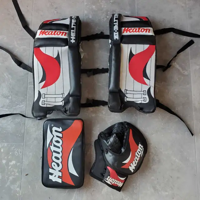 New Youth  HEATON Street Hockey Ball Hockey Goalie Equipment in Hockey in Barrie - Image 2
