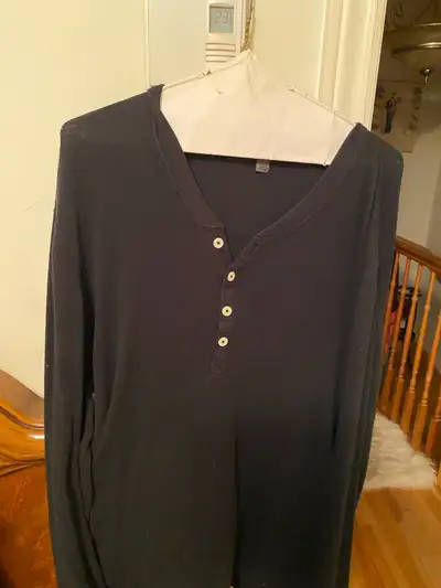 Black men’s sweater. Used good! Size XL, View more