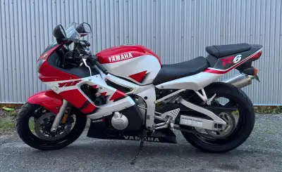 Yamaha YZF-R6 11300 original Miles (could be a little higher as it's still on the road) I am the sec...