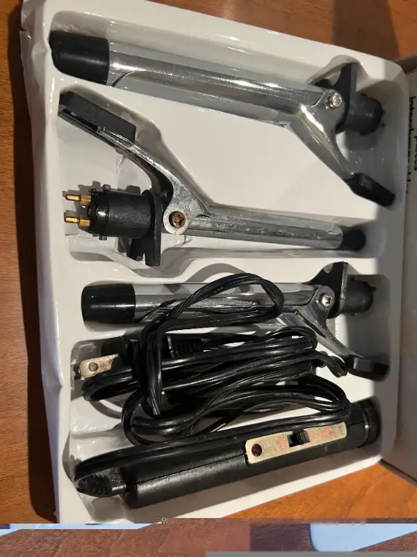 Curling Iron with 3 different sized curling iron barrels in Other in Kitchener / Waterloo - Image 6