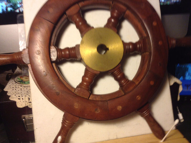 Vintage Ship's Wheel Nautical Decor 16" in Arts & Collectibles in Vancouver - Image 3