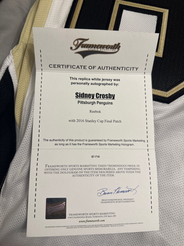 Crosby Signed Jersey in Arts & Collectibles in Mississauga / Peel Region - Image 4