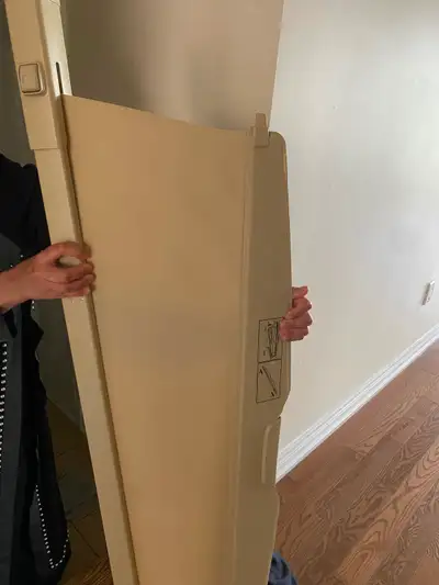 Cream almost new parcel shelf for the trunk of Toyota highlander excellent condition. Retractable ca...