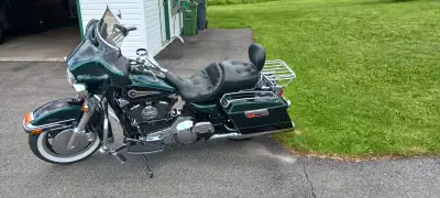 97 Harley Electra Glide Classic Deep Emerald Green and Black. Beautiful Bike, in good condition, Eng...