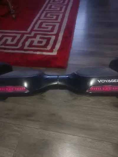 Hoverboard voyager avec bluethooth hoverbeat l'état est neuf et sa fonctionne bien